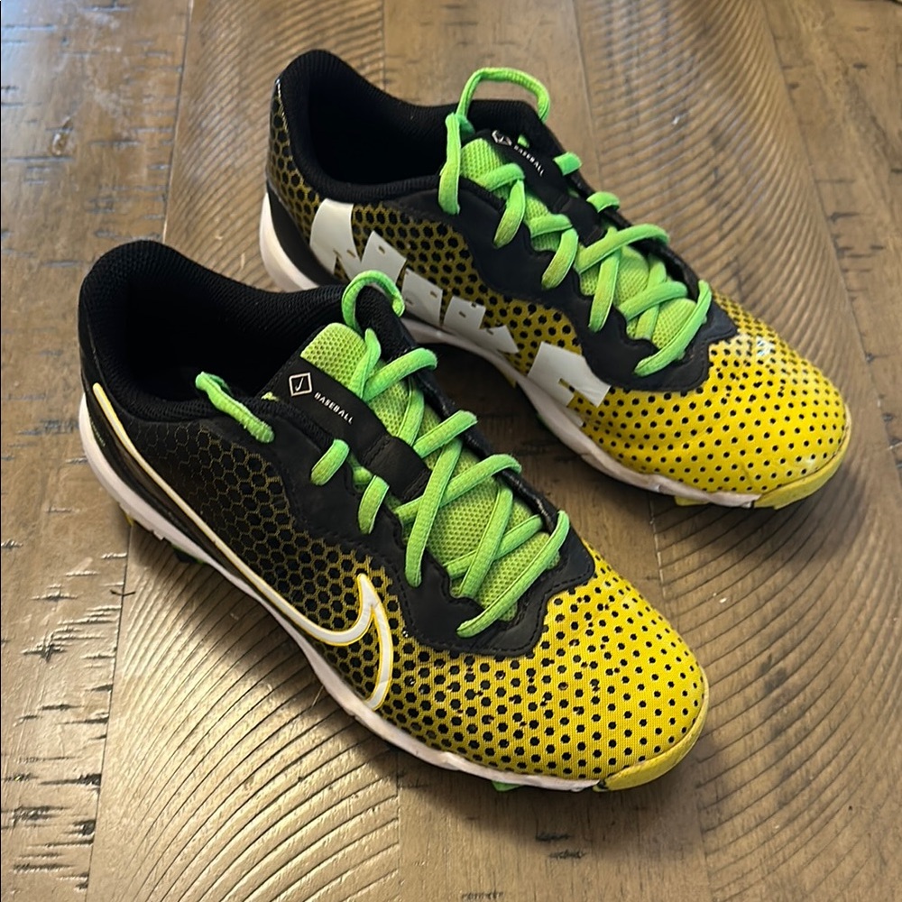 Nike Kids Yellow and Black Baseball Cleats